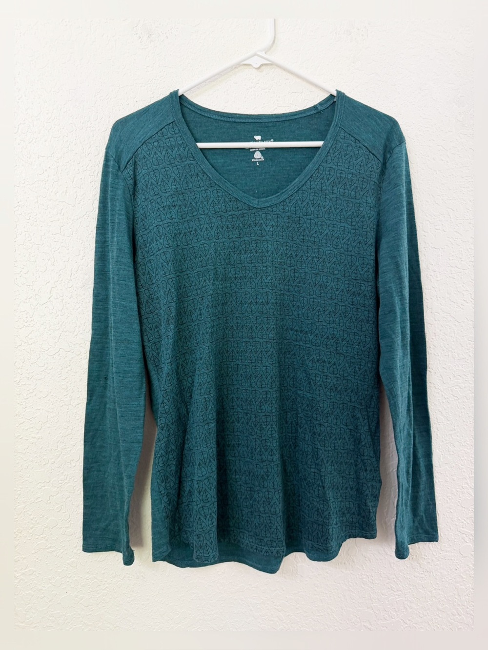 Segments Women’s Teal V‑Neck Lightweight Merino Wool Long Sleeve Shirt - L
